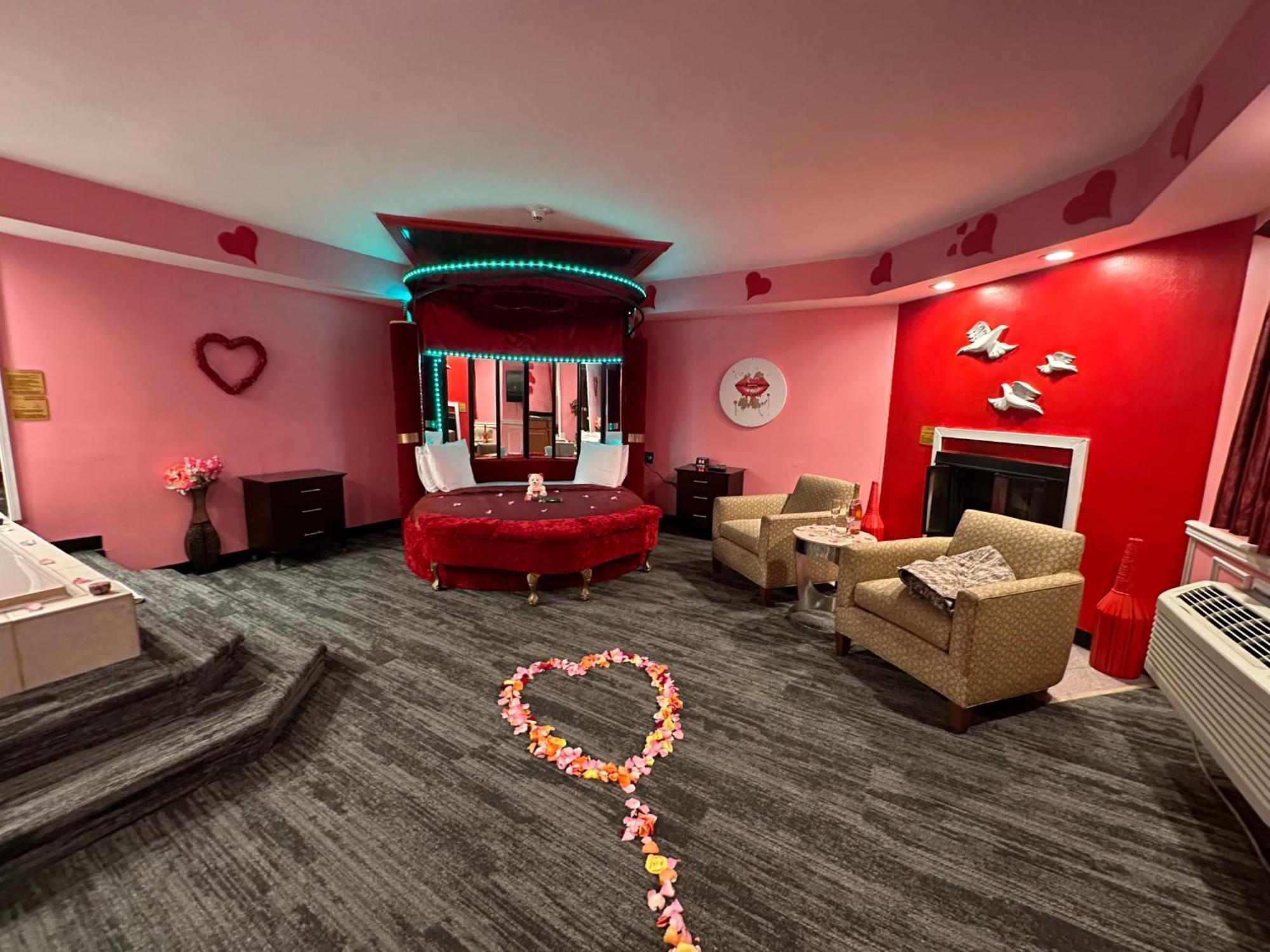 Inn Of The Dove - Romantic Luxury Suites With Jacuzzi & Fireplace At Harrisburg-Hershey-Philadelphia, Pa Eksteriør bilde