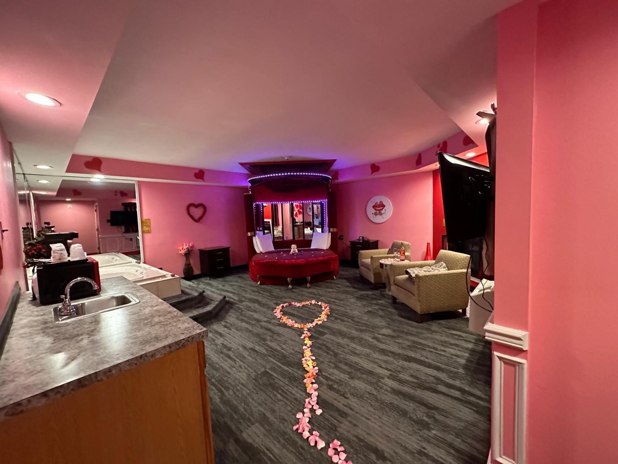 Inn Of The Dove - Romantic Luxury Suites With Jacuzzi & Fireplace At Harrisburg-Hershey-Philadelphia, Pa Eksteriør bilde