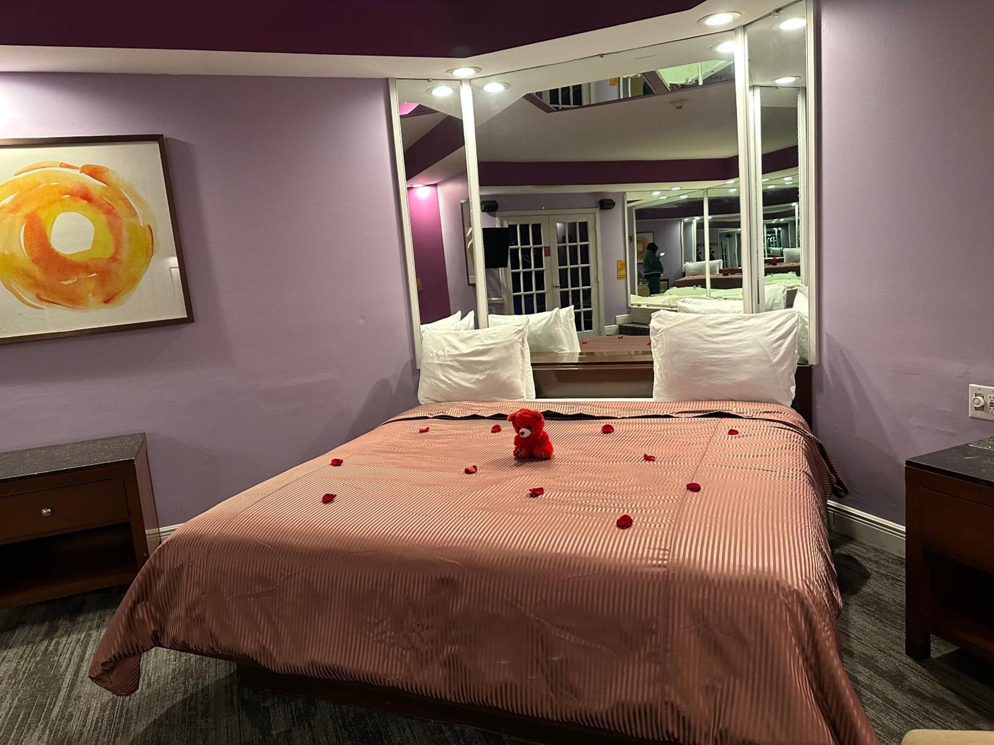 Inn Of The Dove - Romantic Luxury Suites With Jacuzzi & Fireplace At Harrisburg-Hershey-Philadelphia, Pa Eksteriør bilde
